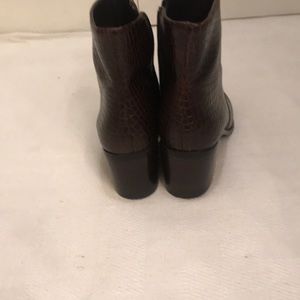 Tabard half a boots